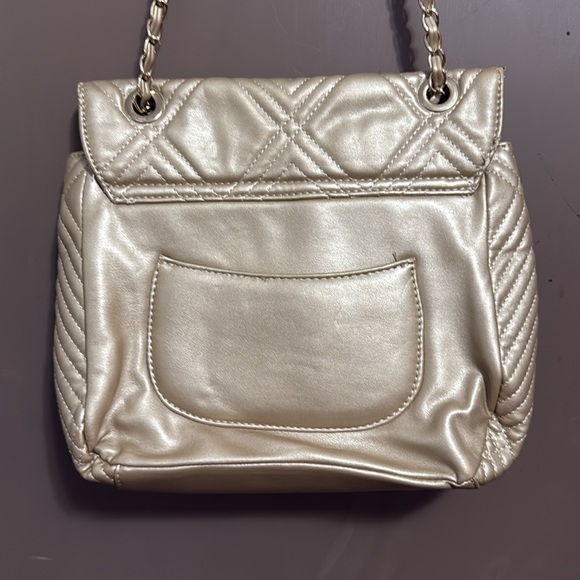 Elegant Gold Quilted Women's Bag - Picture 6 of 6